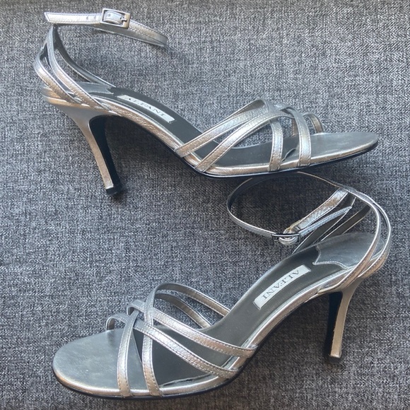 Vintage Alfani strappy heels - Picture 2 of 5
